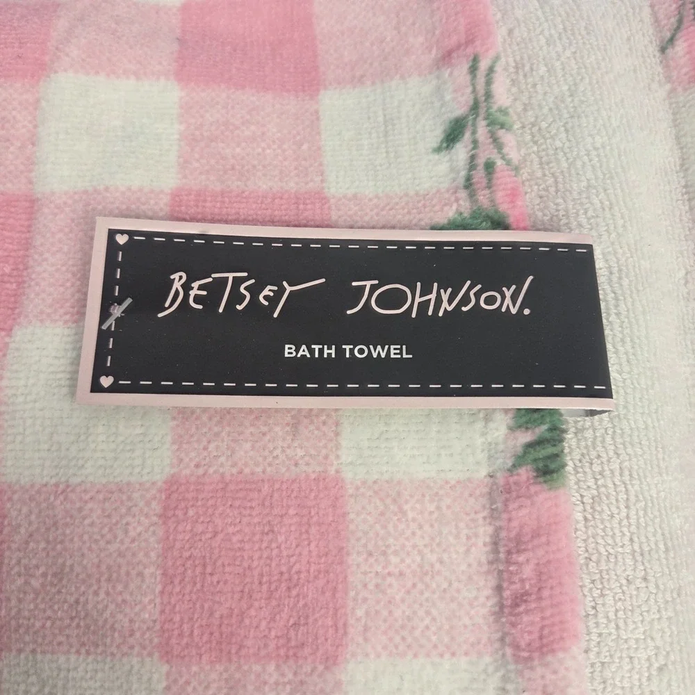 Betsey Johnson Bath Towel Pink White Gingham Floral Roses 28 x 52 Inch New